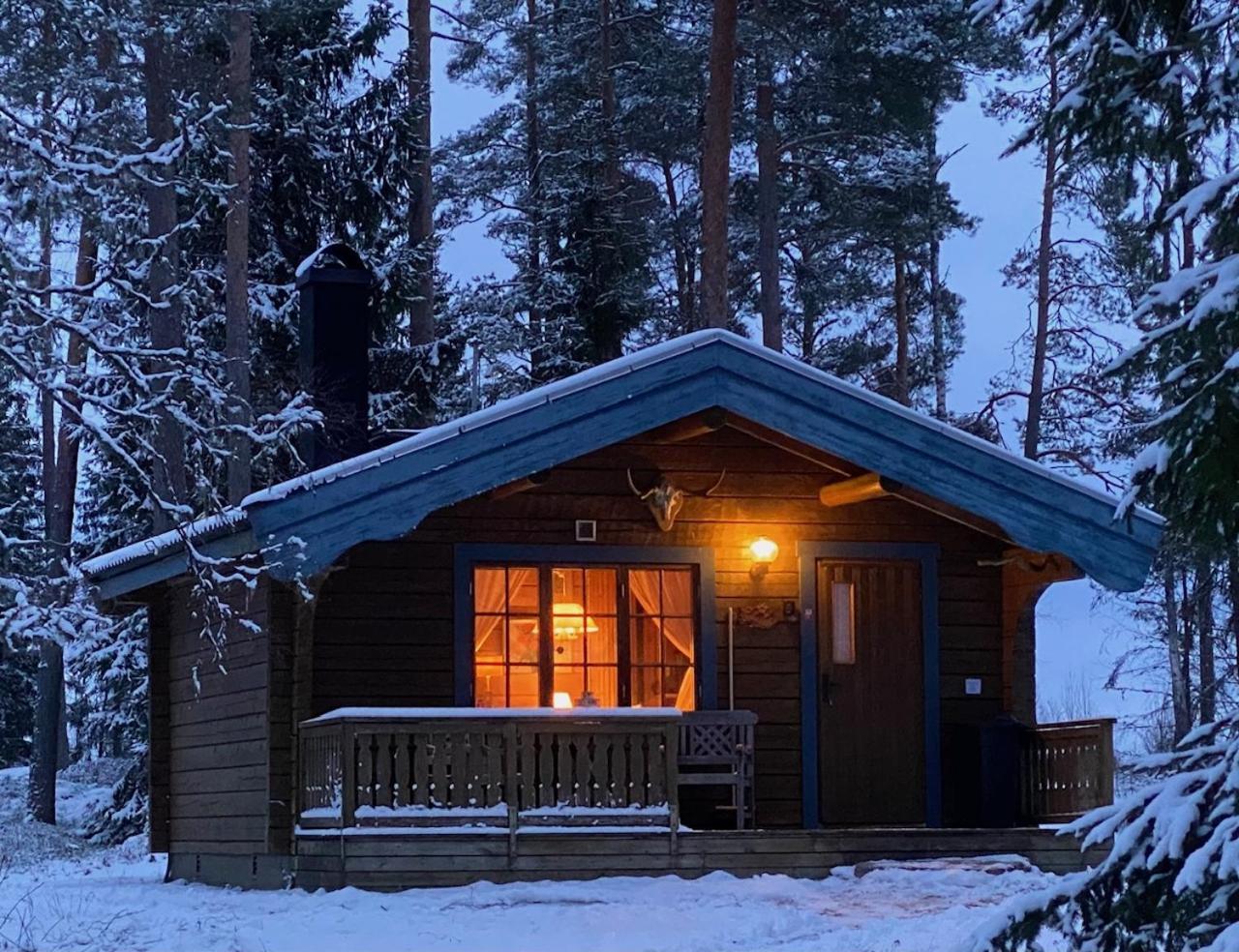 Timrad Stuga I Kanten Av Skogen Med Spa Moejlighet Mullsjo Exterior photo