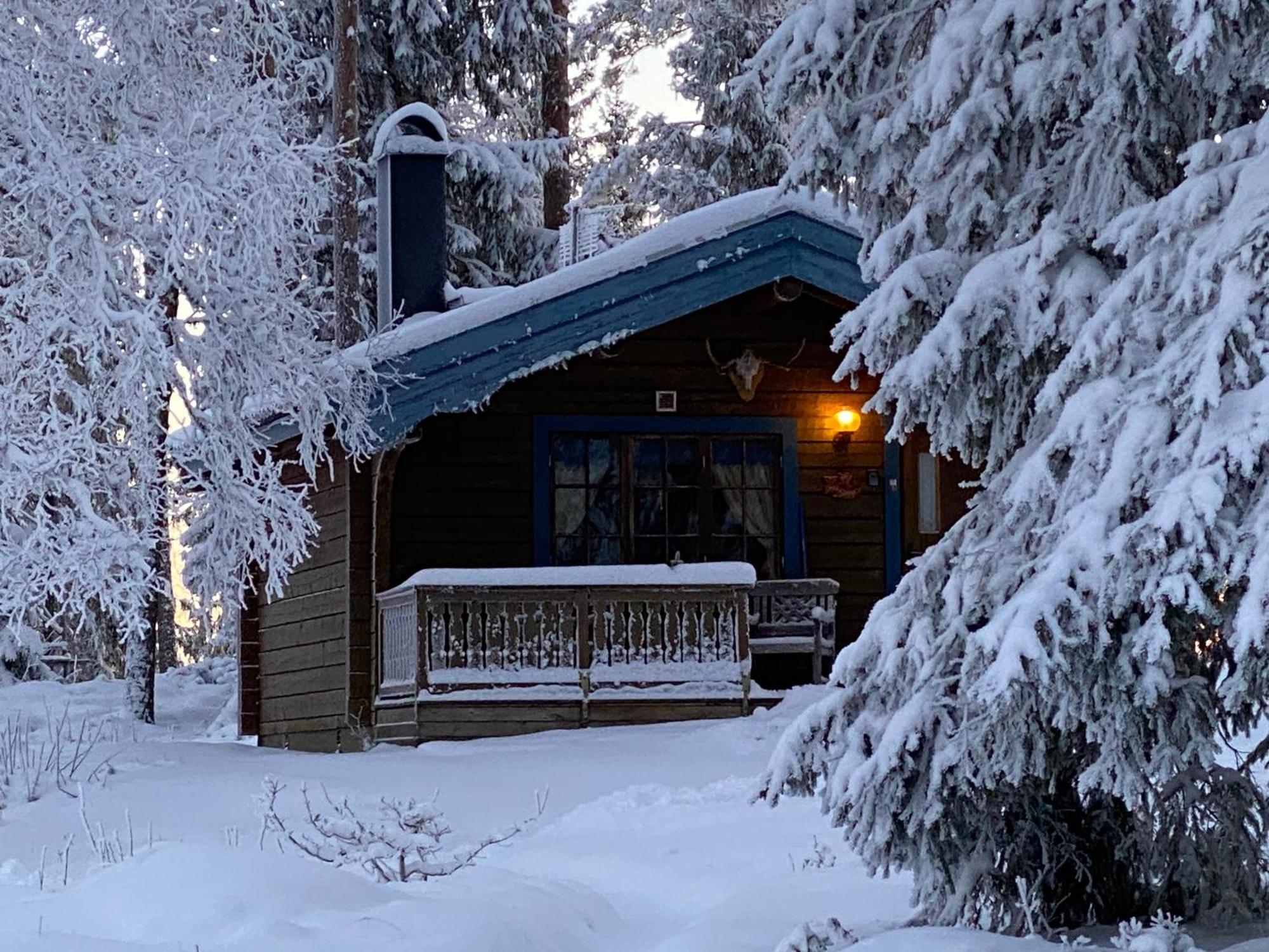 Timrad Stuga I Kanten Av Skogen Med Spa Moejlighet Mullsjo Exterior photo