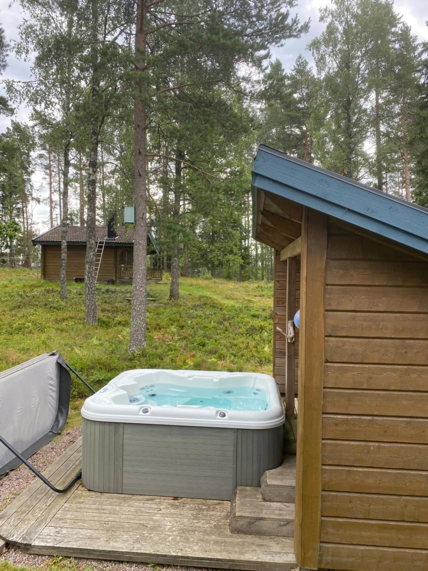 Timrad Stuga I Kanten Av Skogen Med Spa Moejlighet Mullsjo Exterior photo