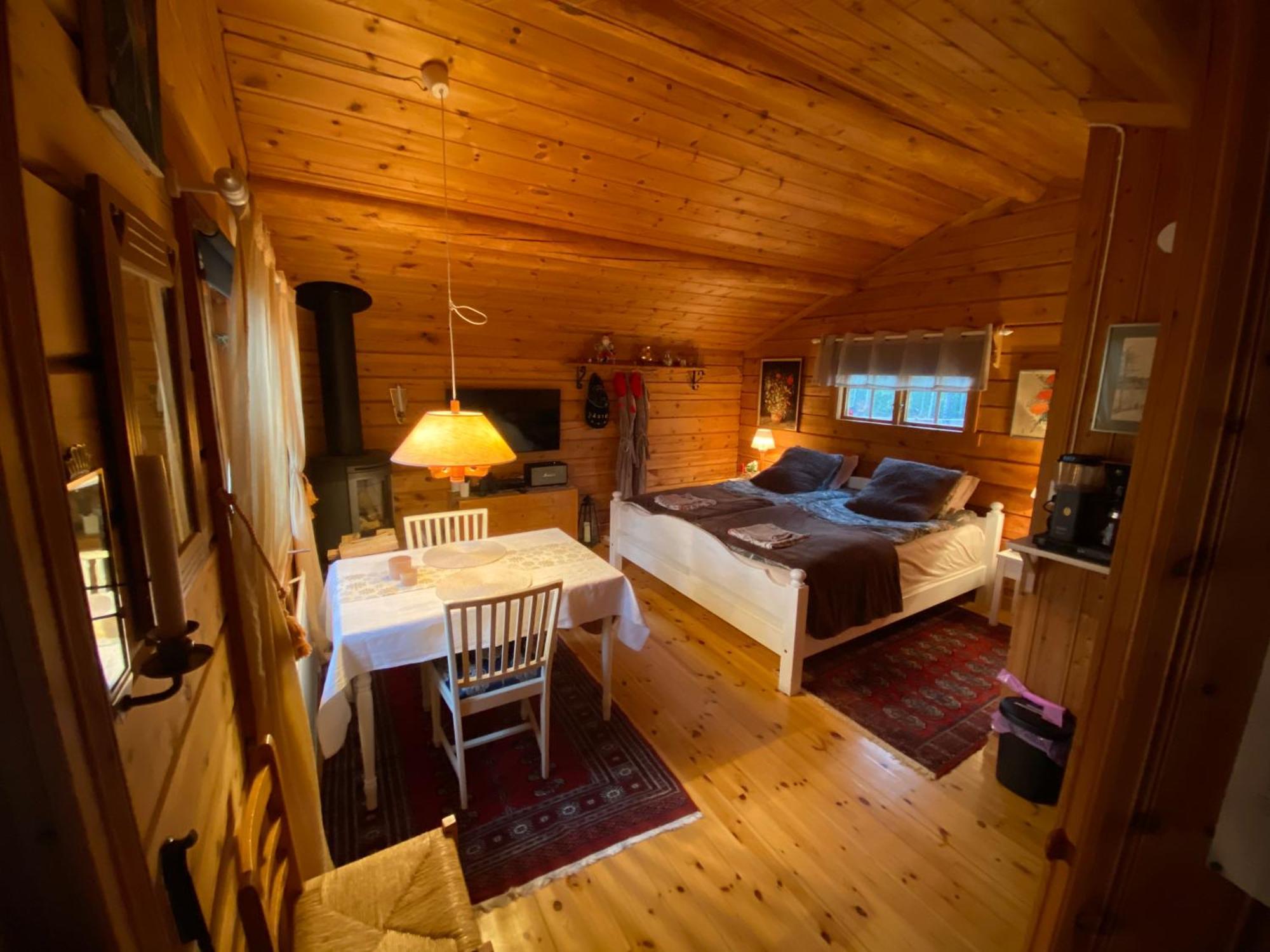 Timrad Stuga I Kanten Av Skogen Med Spa Moejlighet Mullsjo Exterior photo