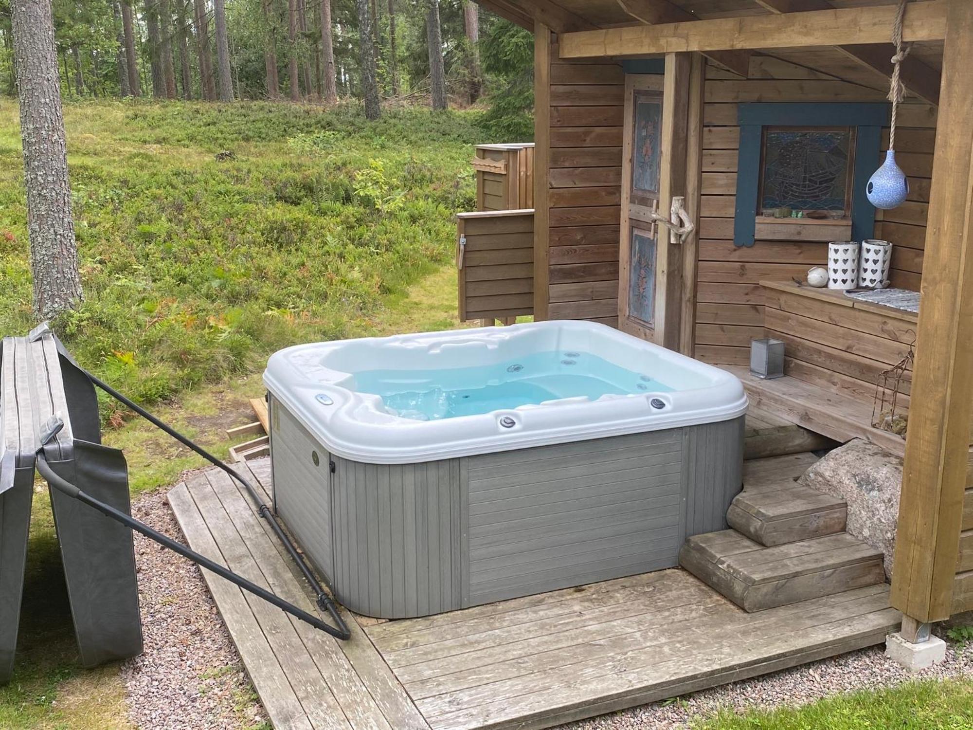 Timrad Stuga I Kanten Av Skogen Med Spa Moejlighet Mullsjo Exterior photo